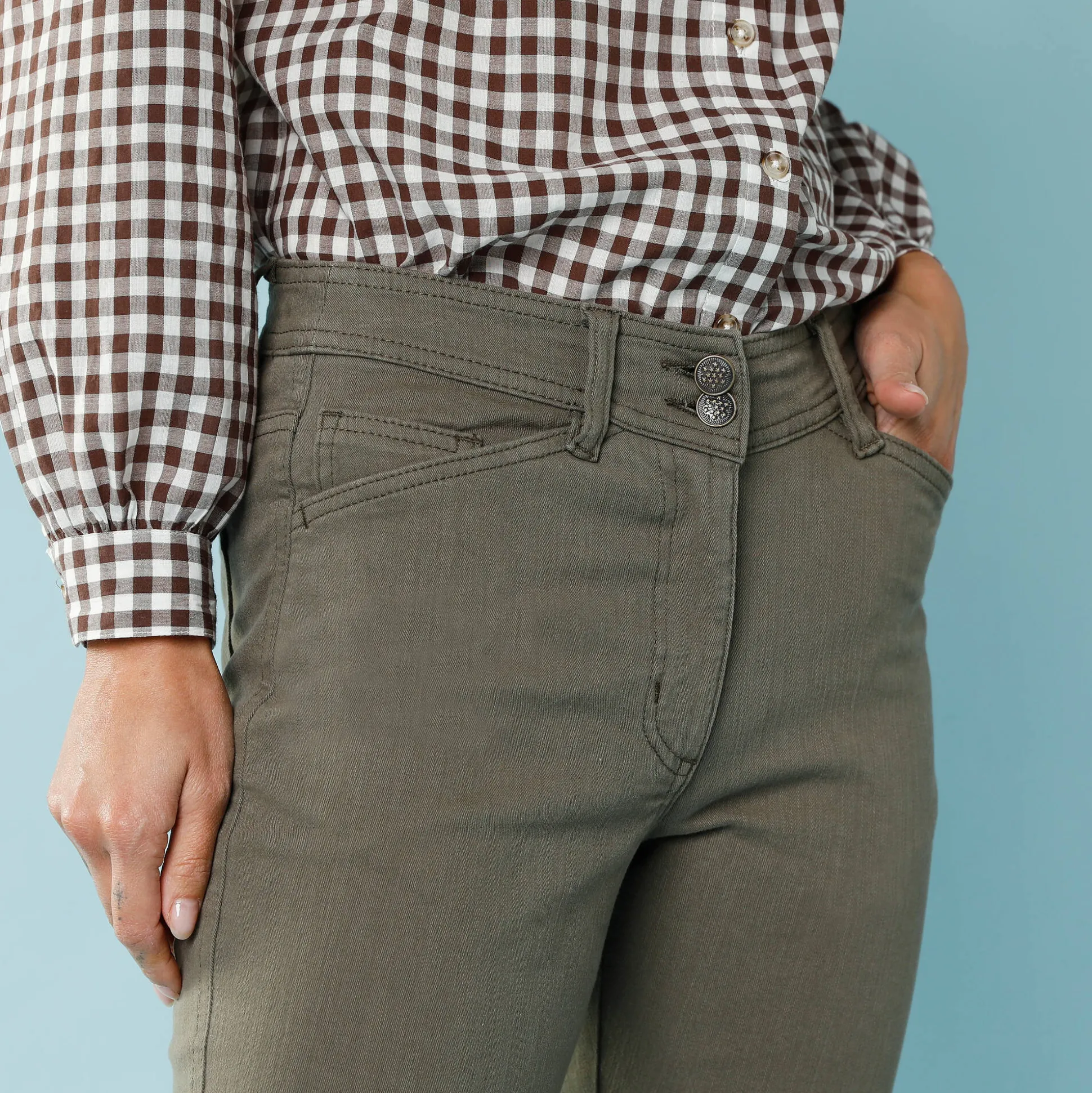 Rechte broek met deelnaden, speciaal voor kleine lengtes