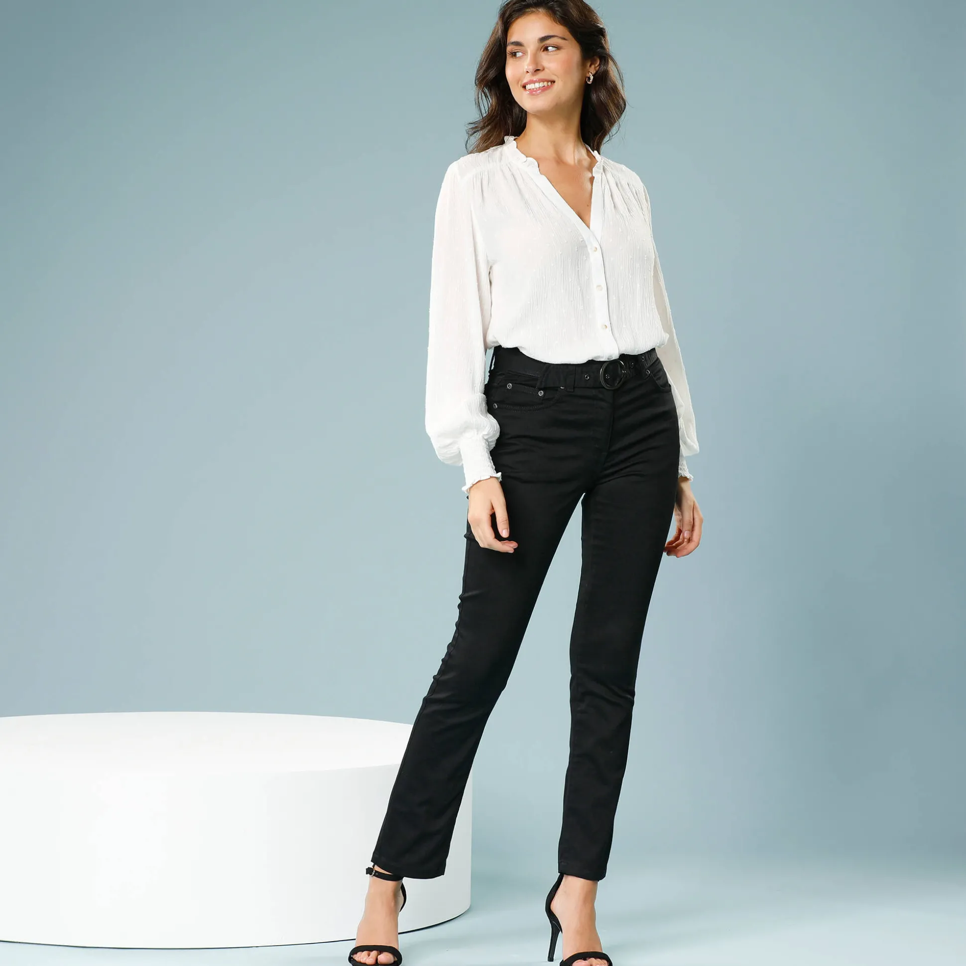 Rechte broek, speciaal voor kleine lengtes