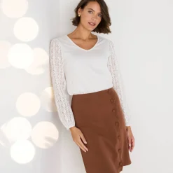 Rok met knoopsluiting en festonrand