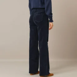 Ruime, rechte broek, ribvelours