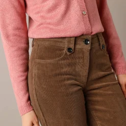 Ruime, rechte broek, ribvelours
