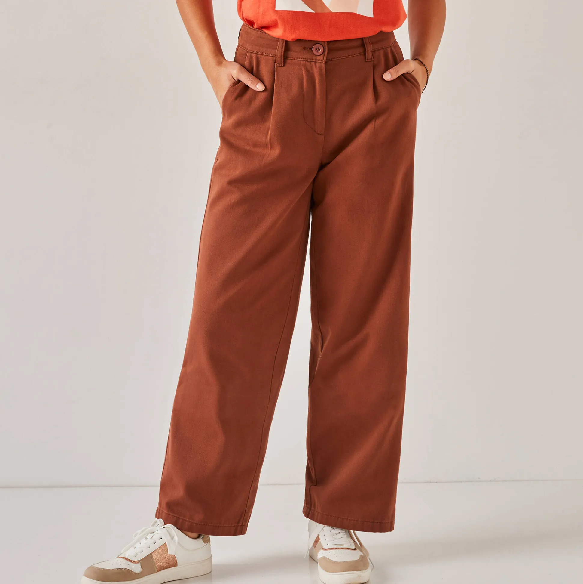 Ruime, rechte broek, speciaal voor kleine lengtes
