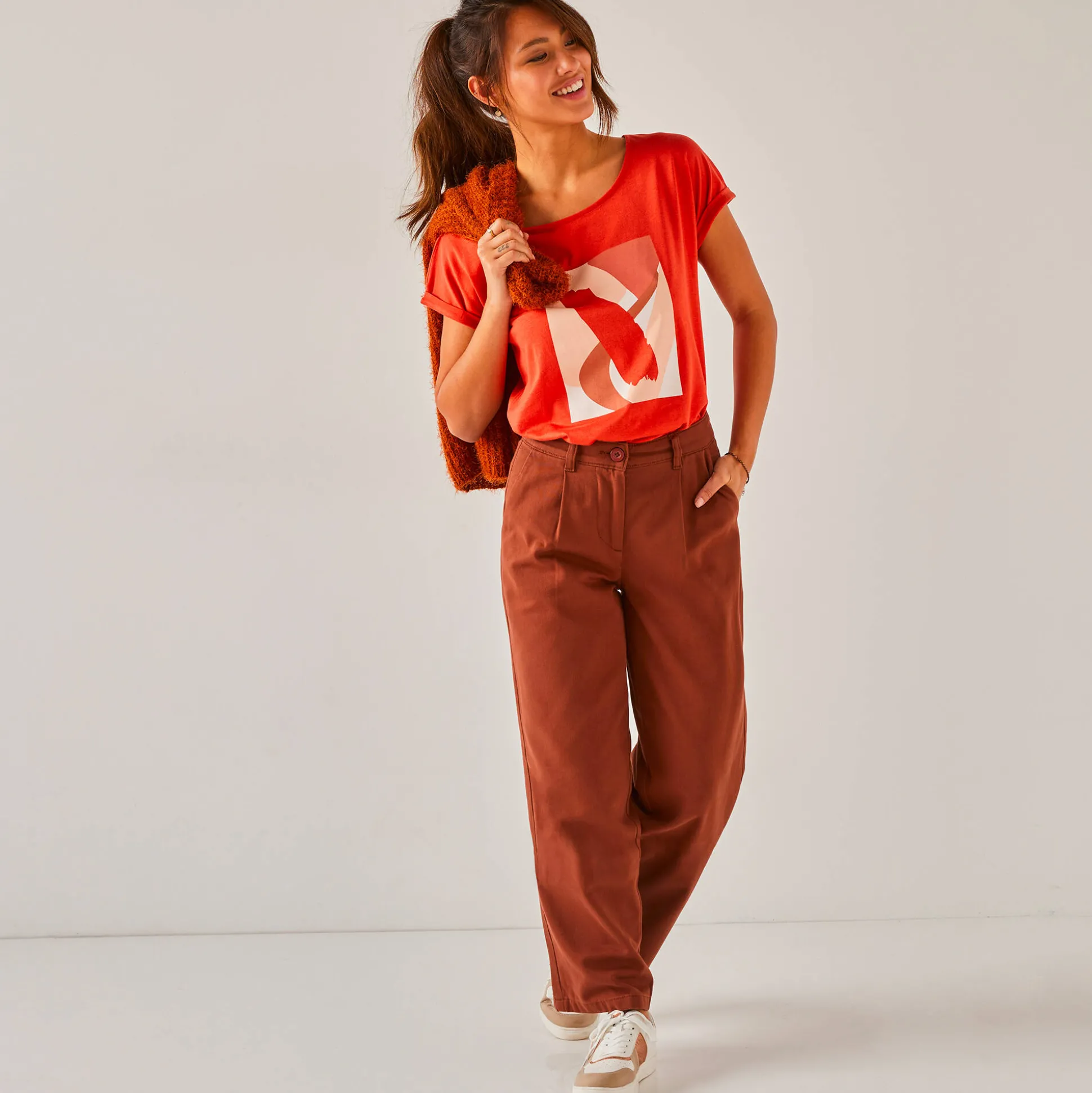 Ruime, rechte broek, speciaal voor kleine lengtes