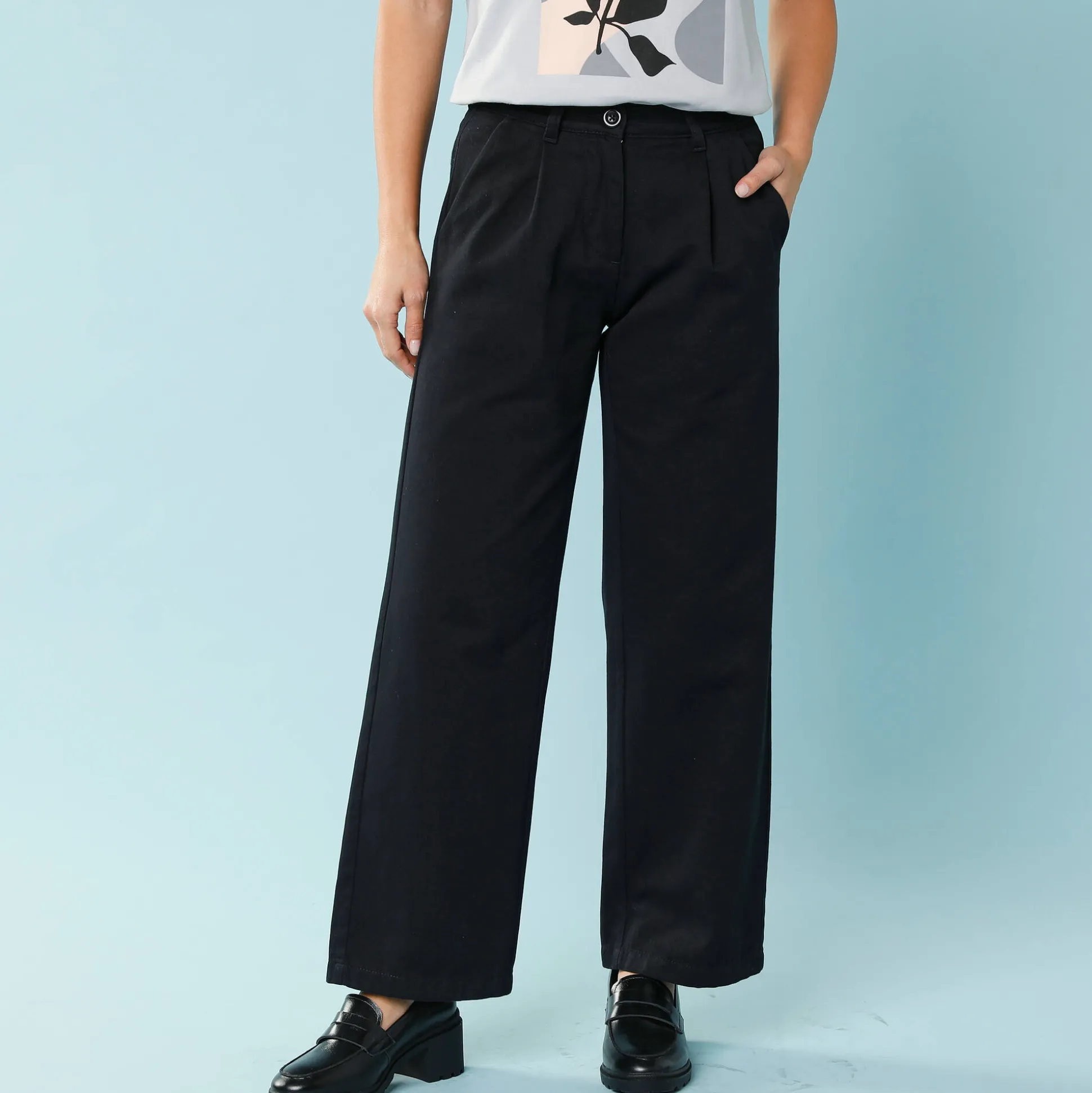 Ruime, rechte broek, speciaal voor kleine lengtes