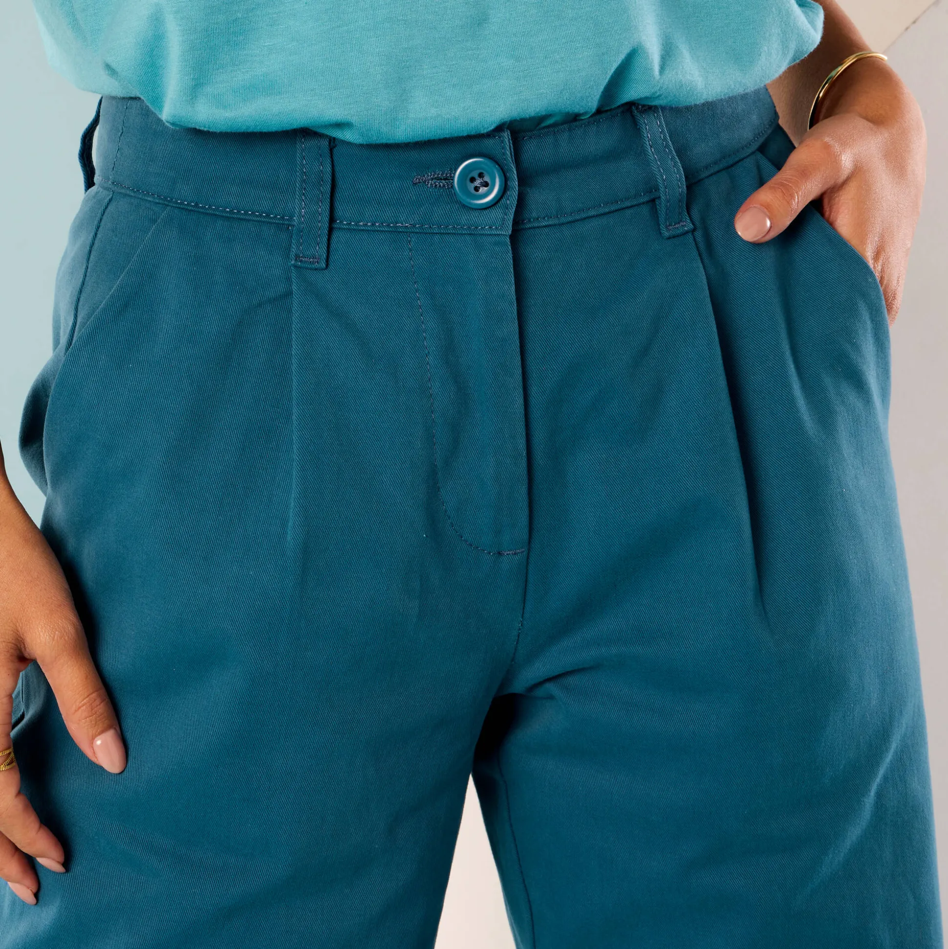 Ruime, rechte broek, speciaal voor kleine lengtes