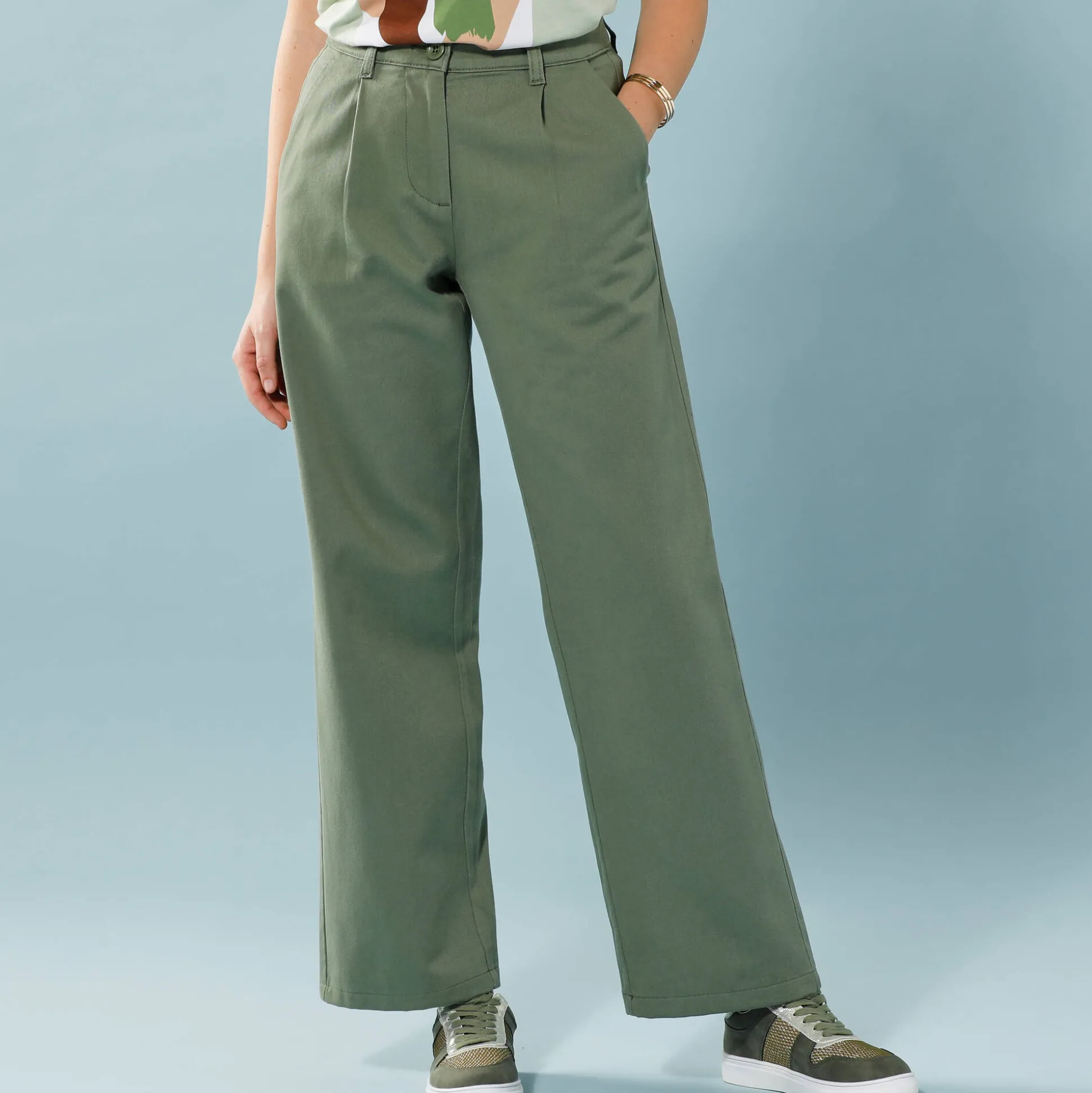 Ruime, rechte broek, speciaal voor kleine lengtes