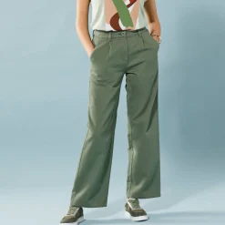 Ruime, rechte broek, speciaal voor kleine lengtes