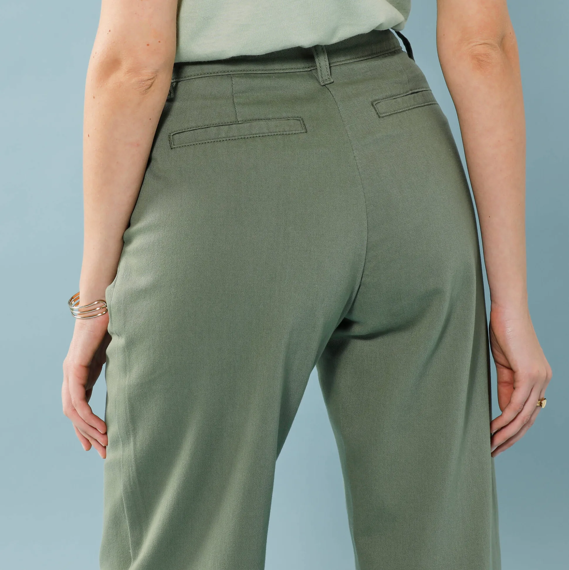 Ruime, rechte broek, speciaal voor kleine lengtes