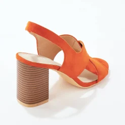 Sandalen met hak en gekruiste riempjes