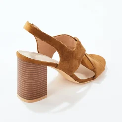 Sandalen met hak en gekruiste riempjes