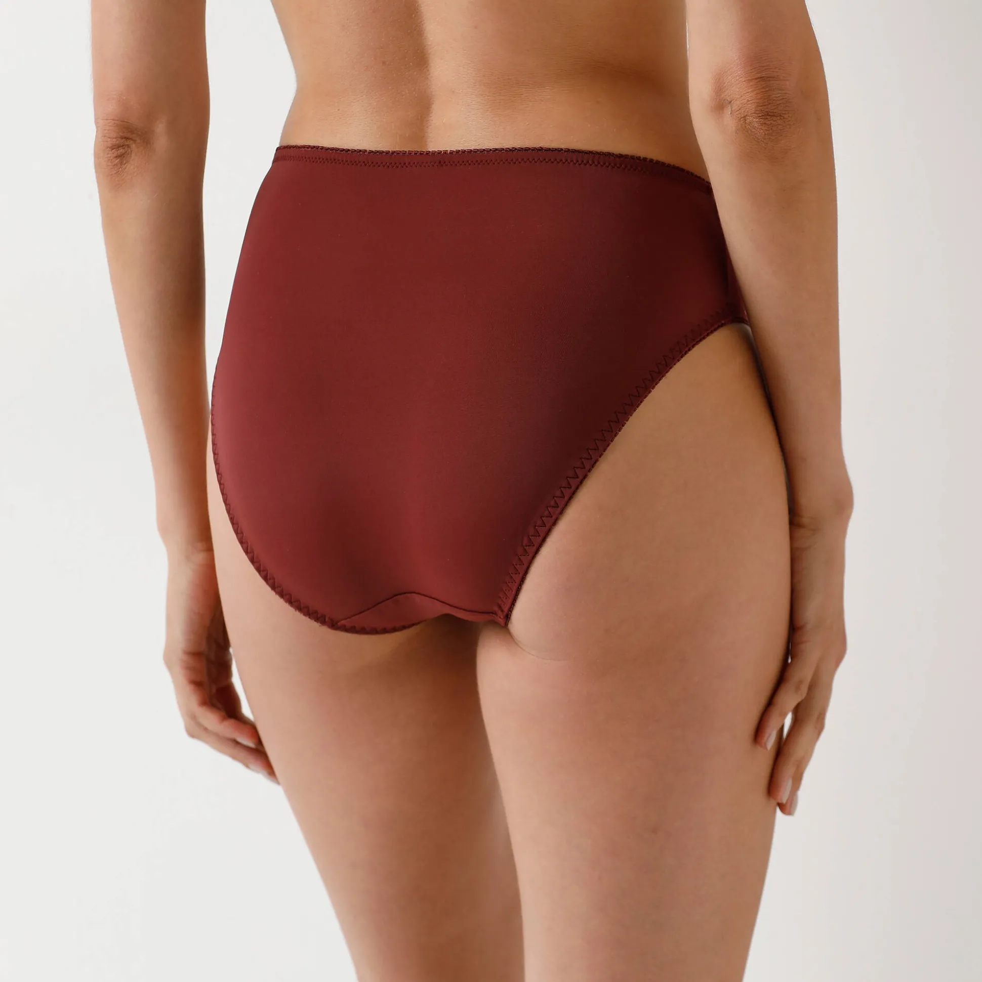 Slip in microvezel en geborduurde tule Caminata