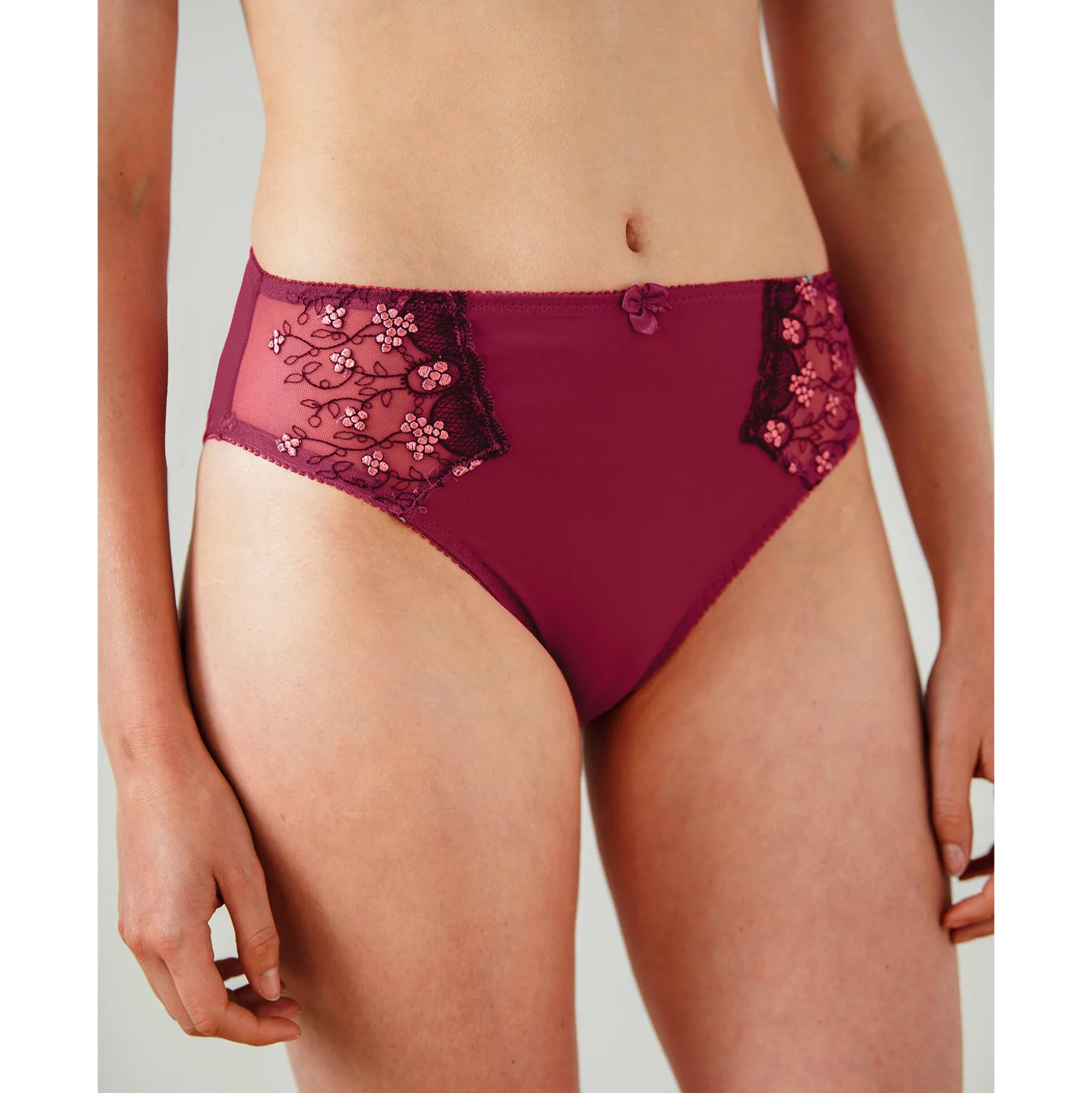 Slip in microvezel en geborduurde tule Caminata