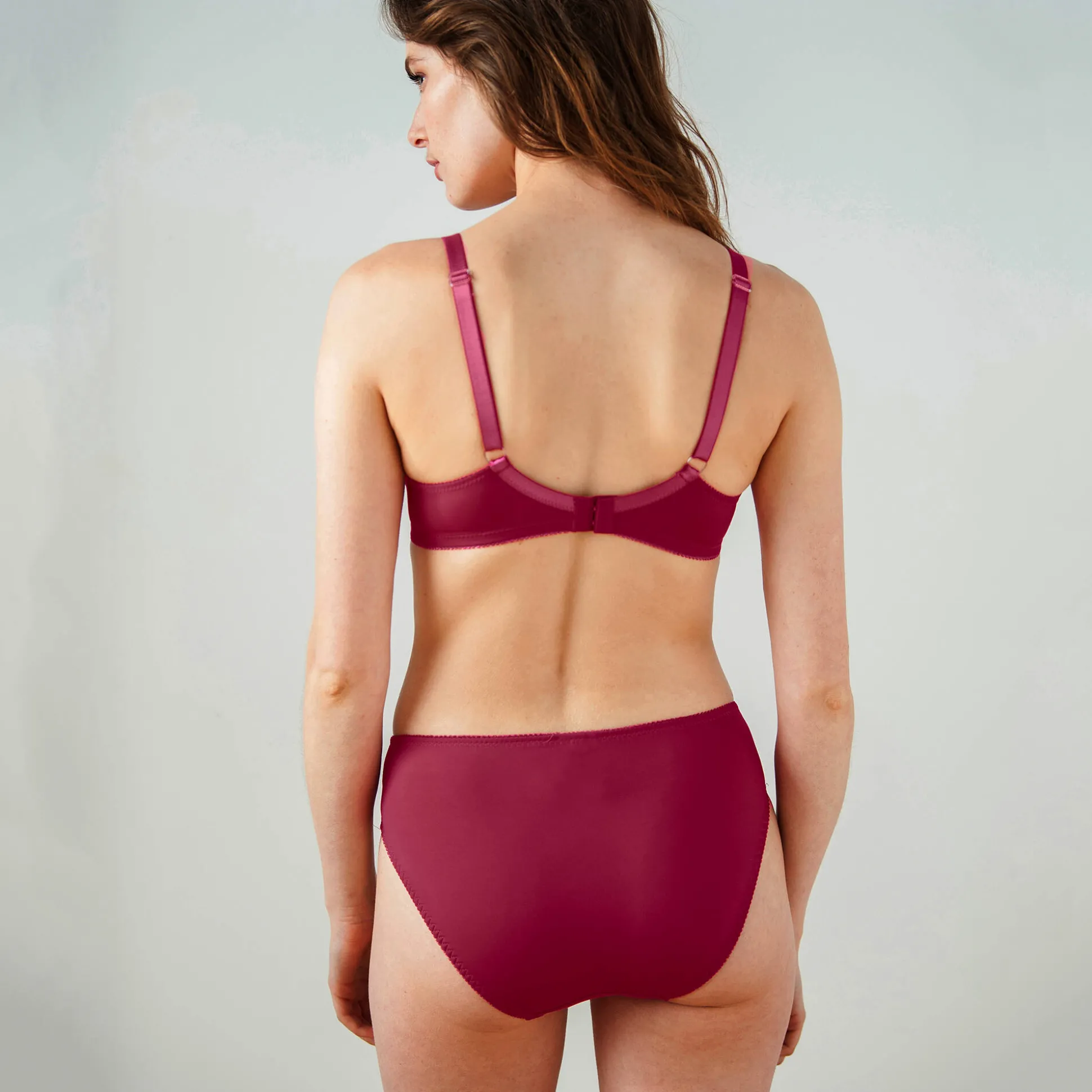 Slip in microvezel en geborduurde tule Caminata
