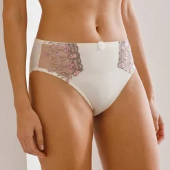 Slip in microvezel en geborduurde tule Caminata