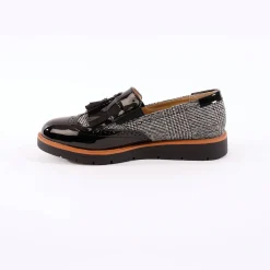 Slip-ons met sleehak, franjes en pompons - geruit/grijs