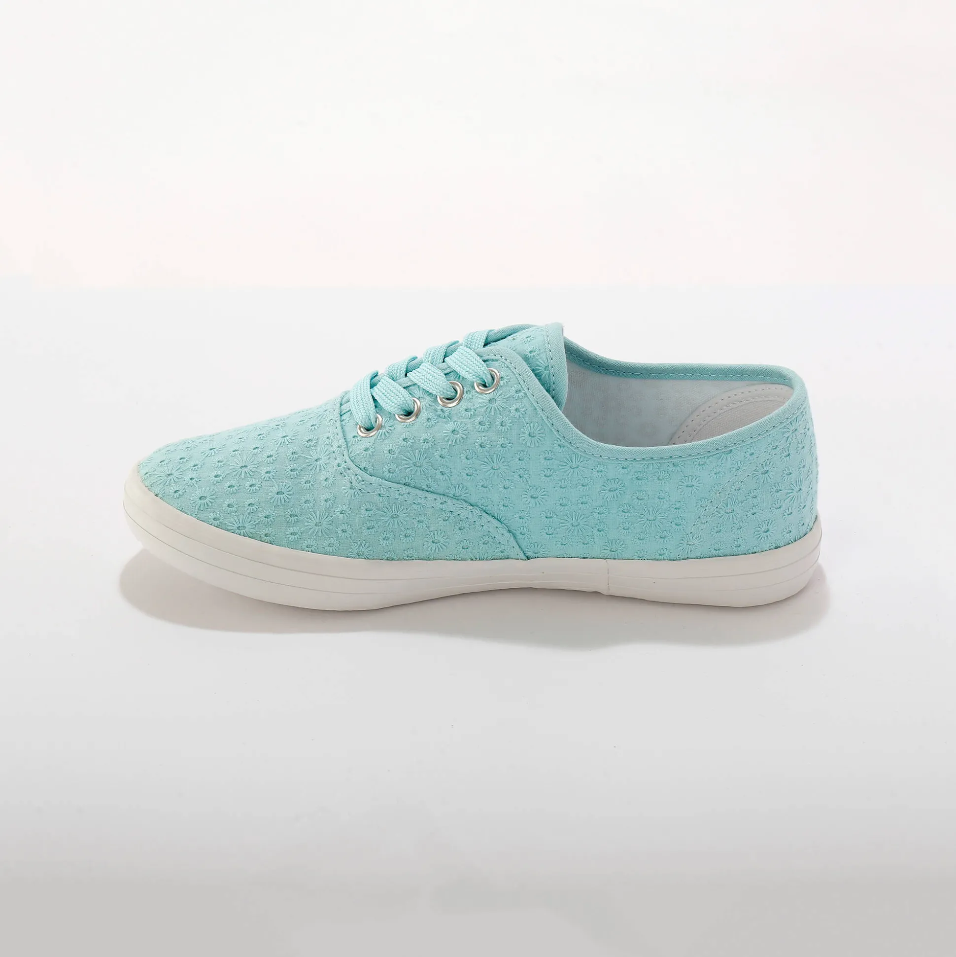 Sneakers in geborduurd canvas