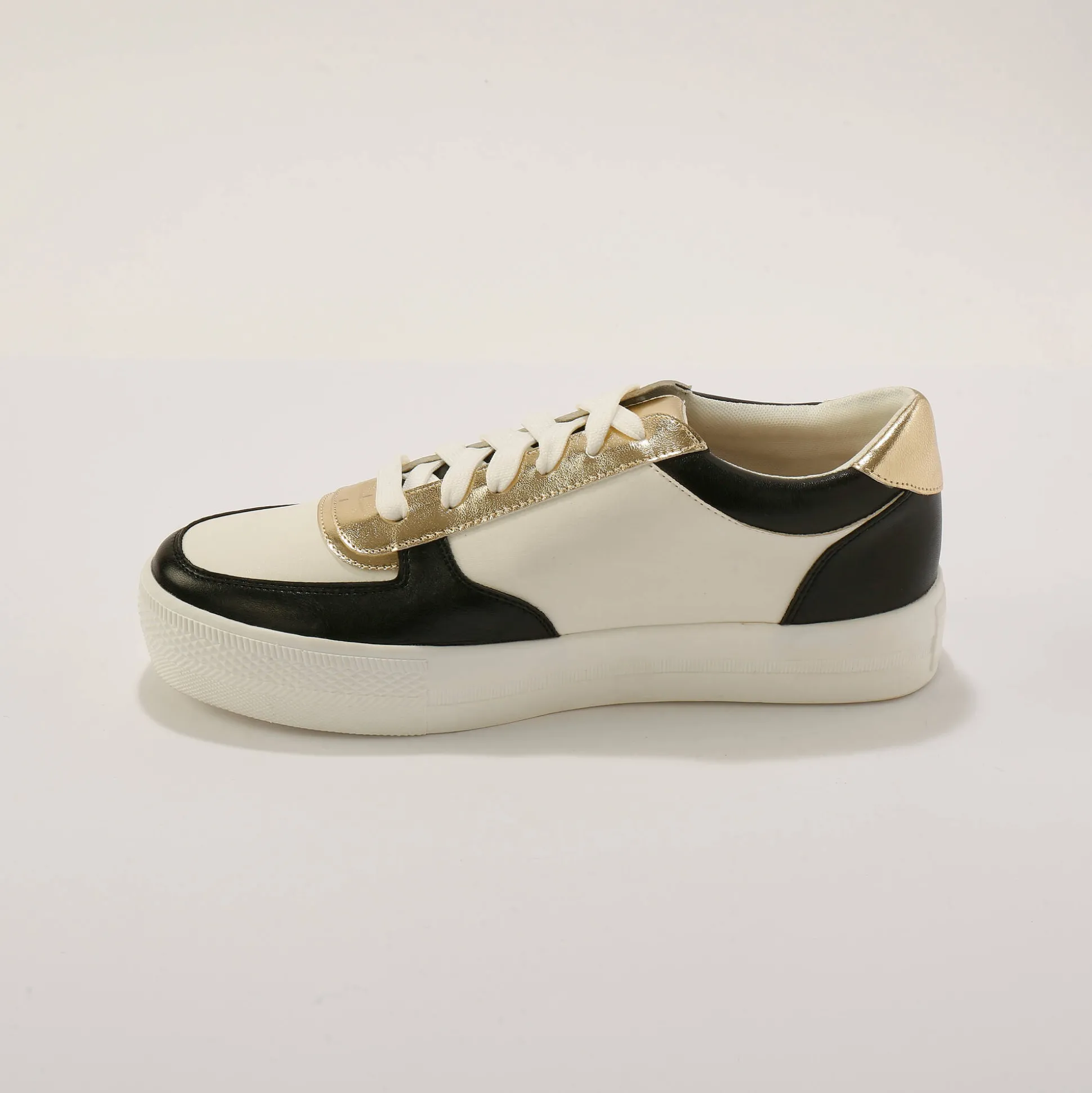 Sneakers met veters