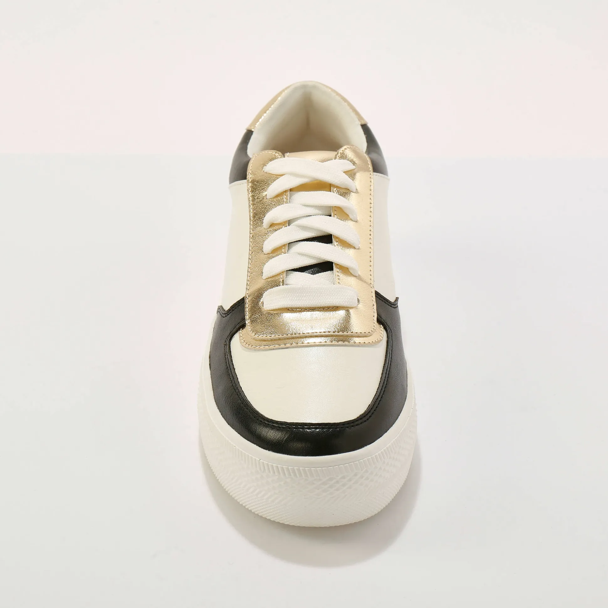 Sneakers met veters