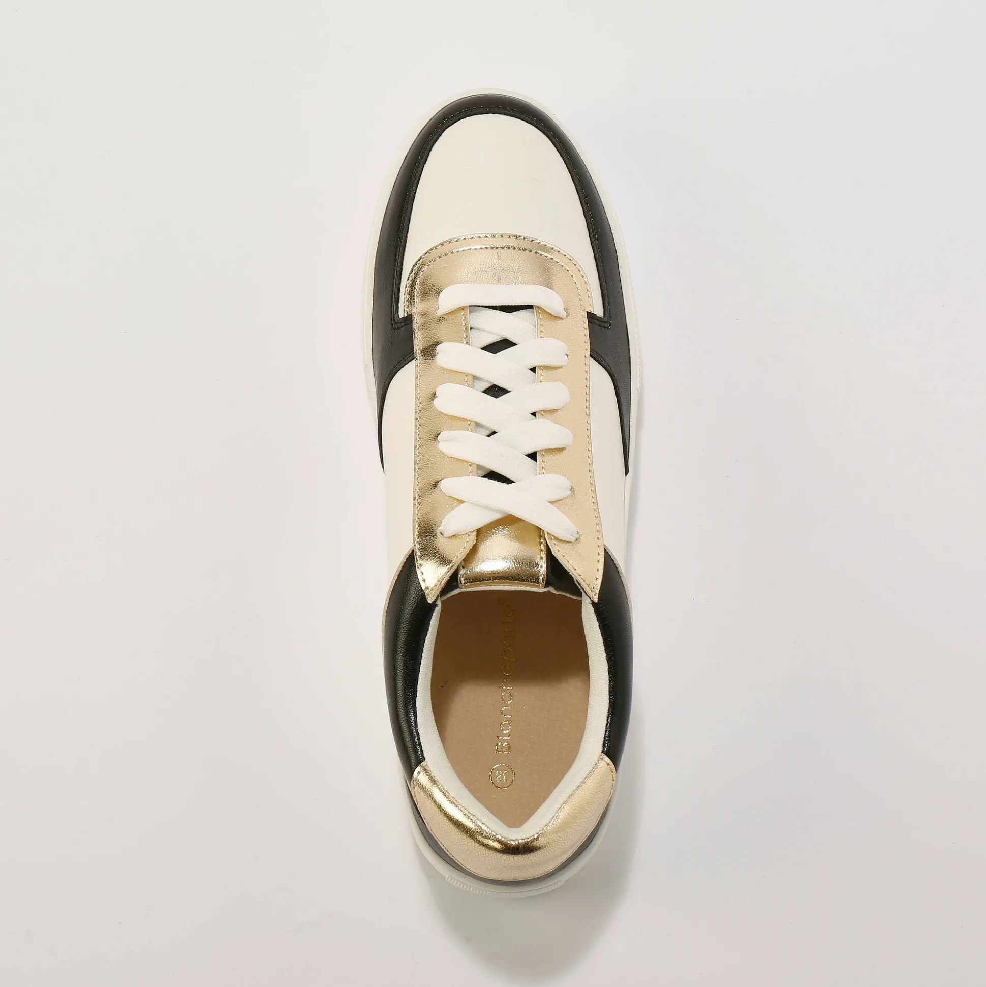 Sneakers met veters