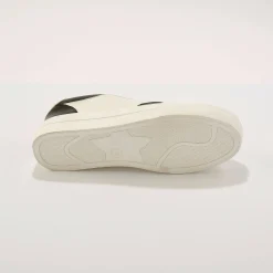 Sneakers met veters