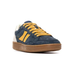 Sneakers met veters