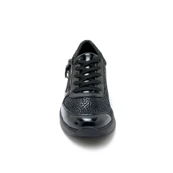 Sneakers met veters in leer en rekbare stof, sleehakje
