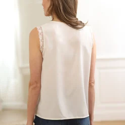 Soepele caraco met V-hals en kant, crêpe van gerecycleerd polyester**