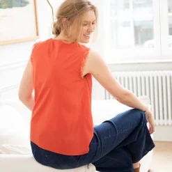 Soepele caraco met V-hals en kant, crêpe van gerecycleerd polyester**