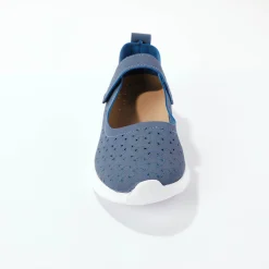 Soepele schoenen met riempjes en ajour