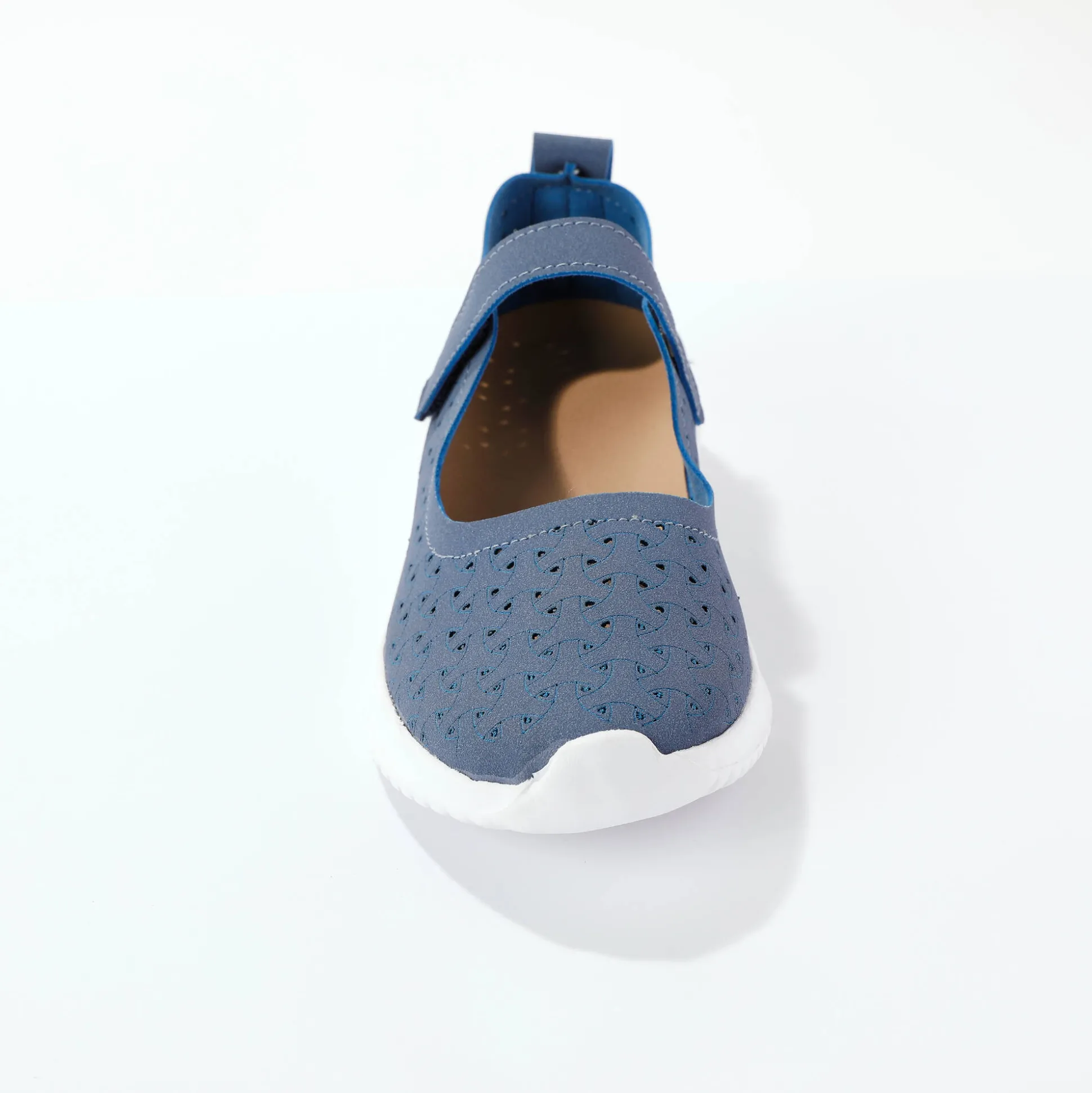 Soepele schoenen met riempjes en ajour