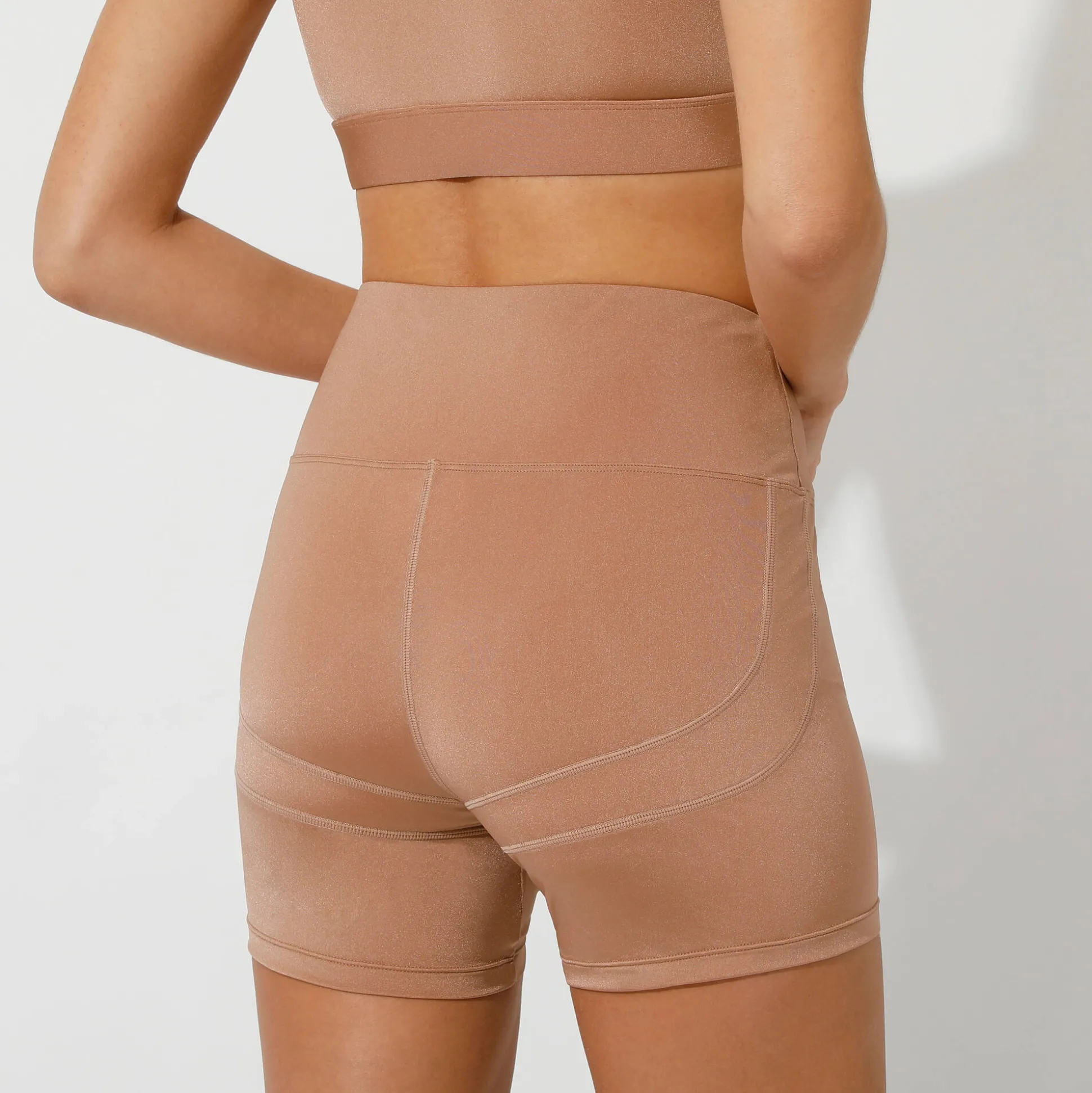 Sportshort voor gelifte bips in microvezel