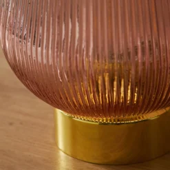 Staande ledlamp in gekleurd glas