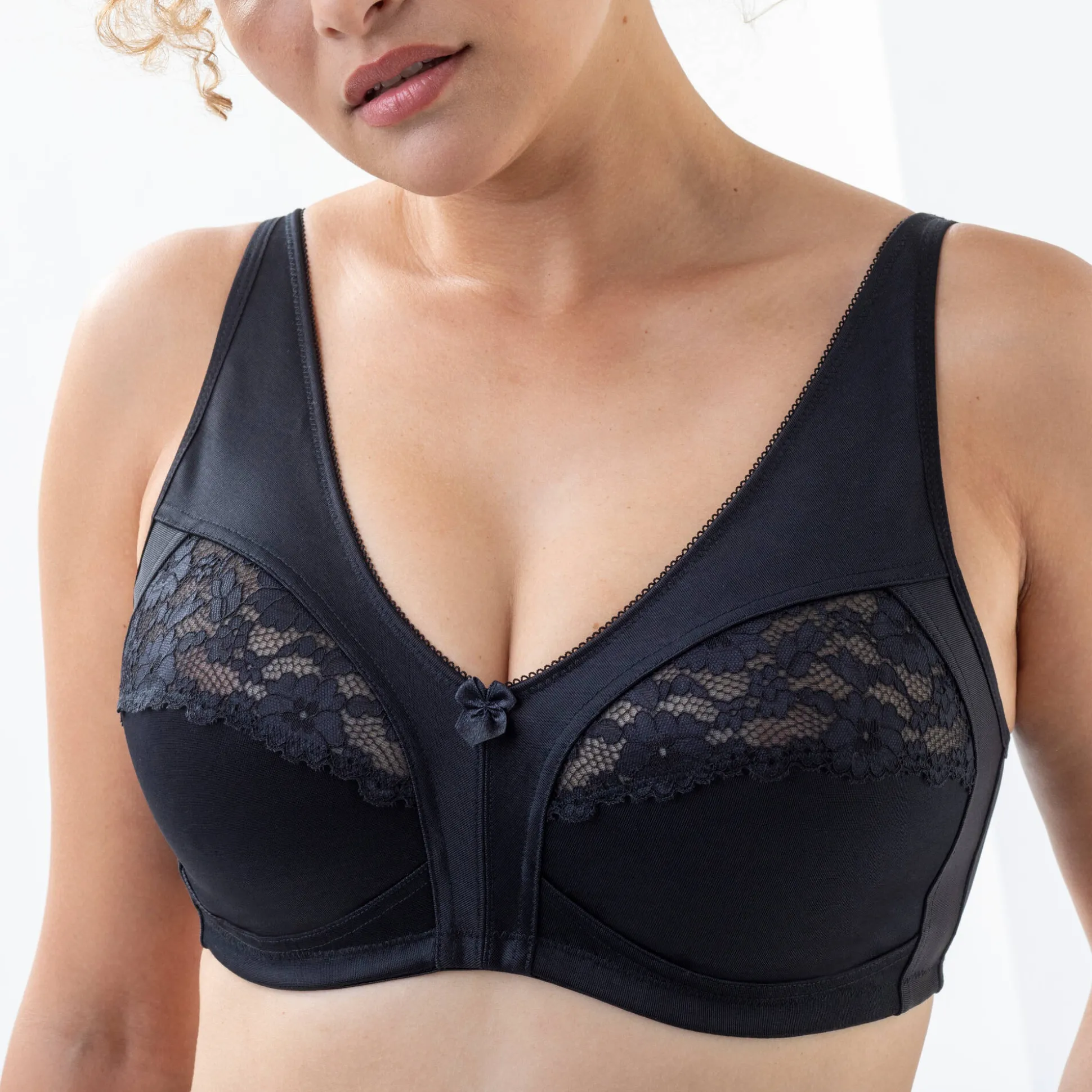 Steungevende beha in kant en tricot - zonder beugels