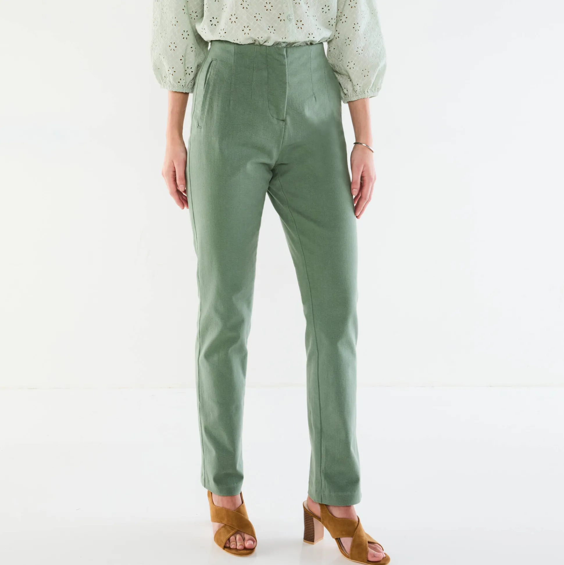 Steungevende broek, recht model met hoge taille