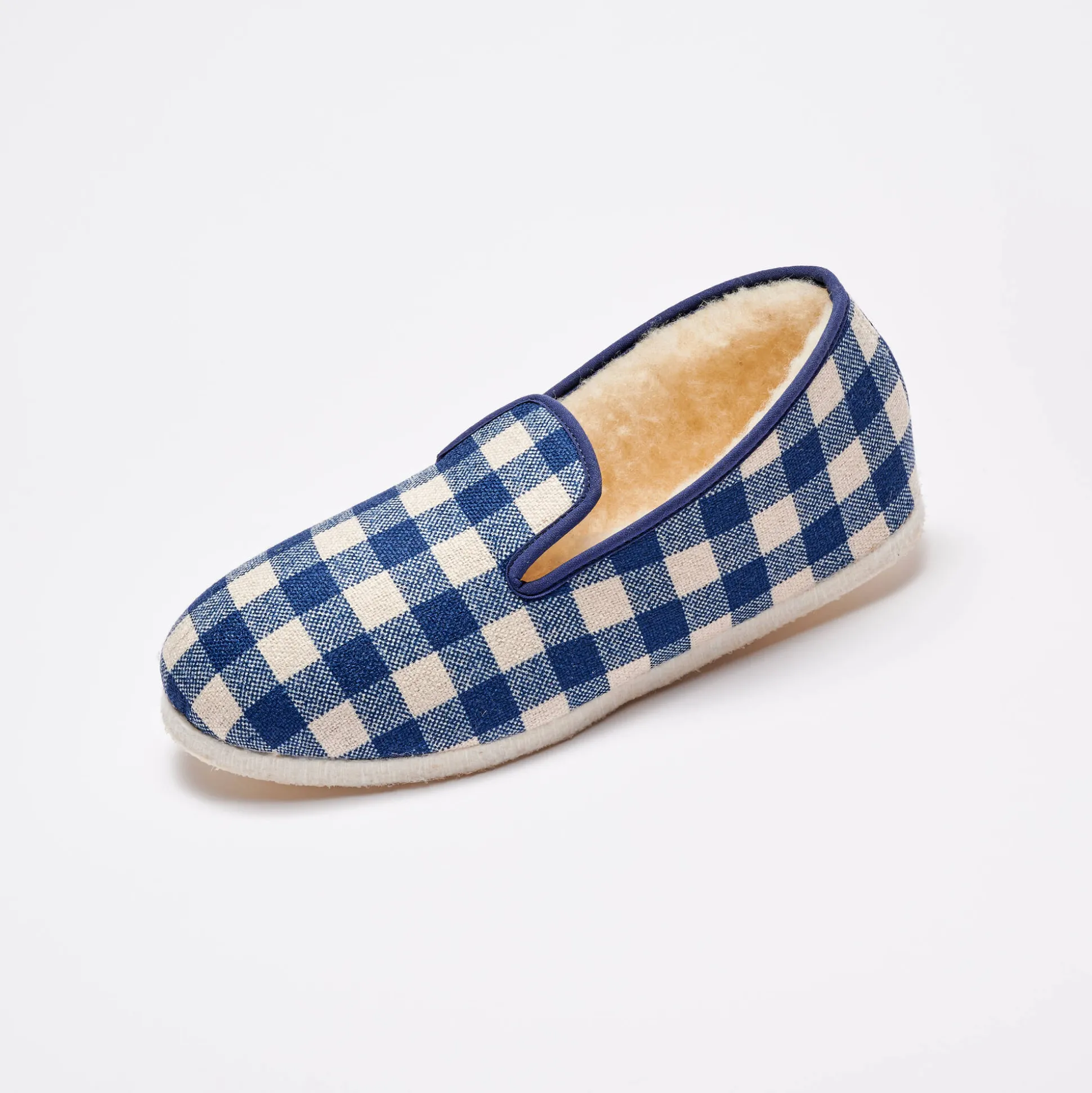 Stille, geruite pantoffels met wolvoering