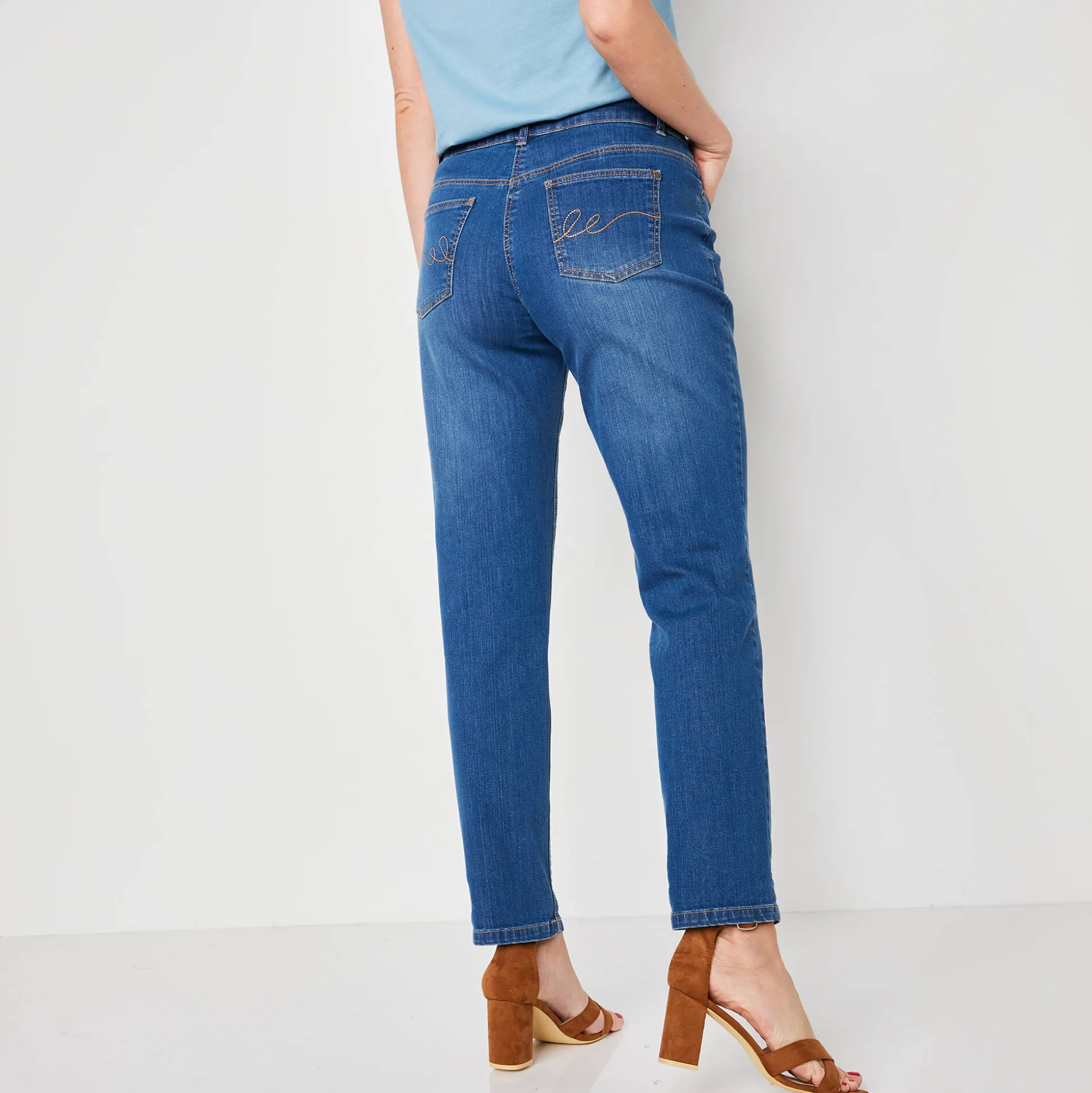 Stretch jeans in 'mom' model