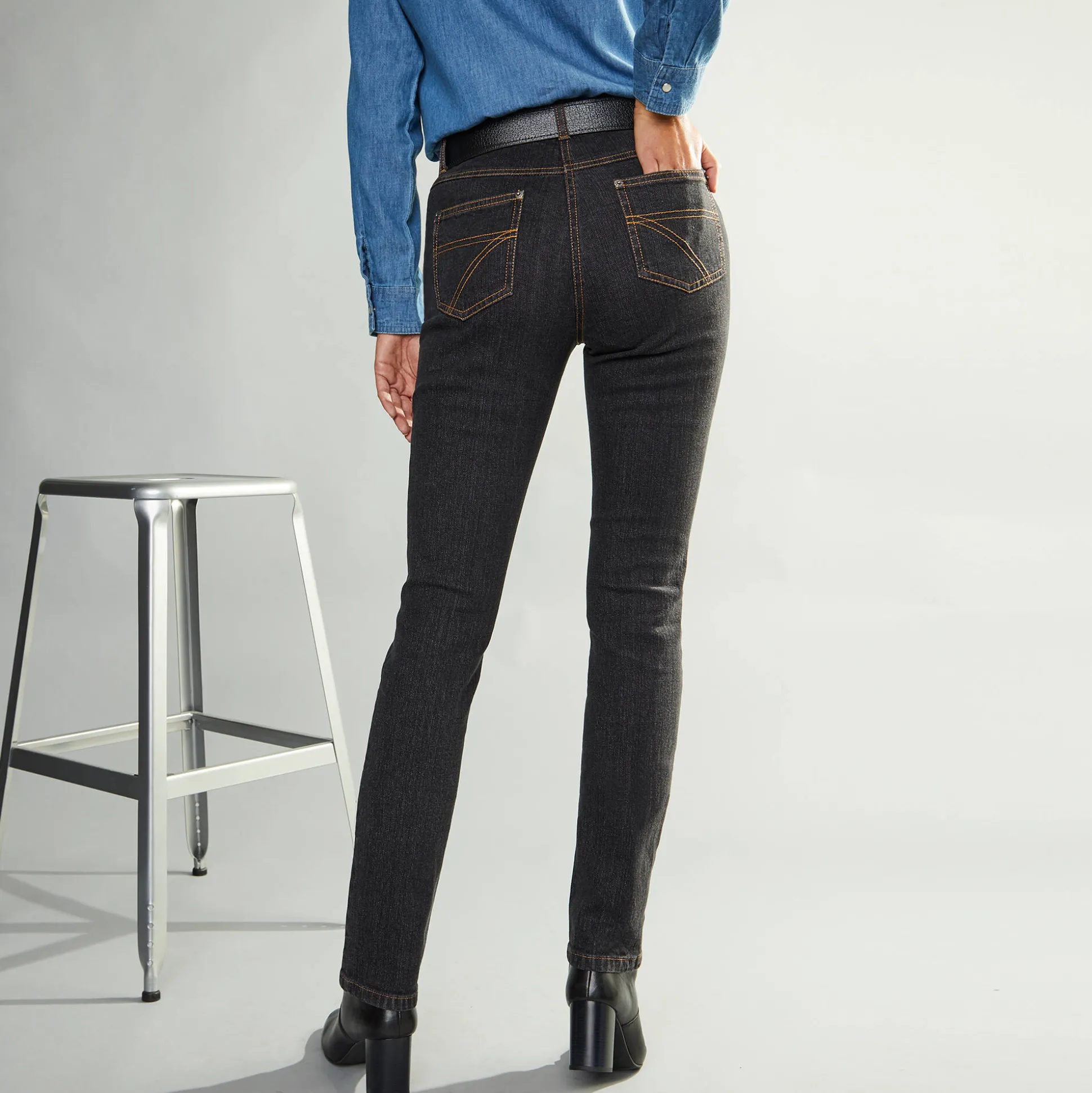 Stretchjeans in recht model - gemiddelde lengte