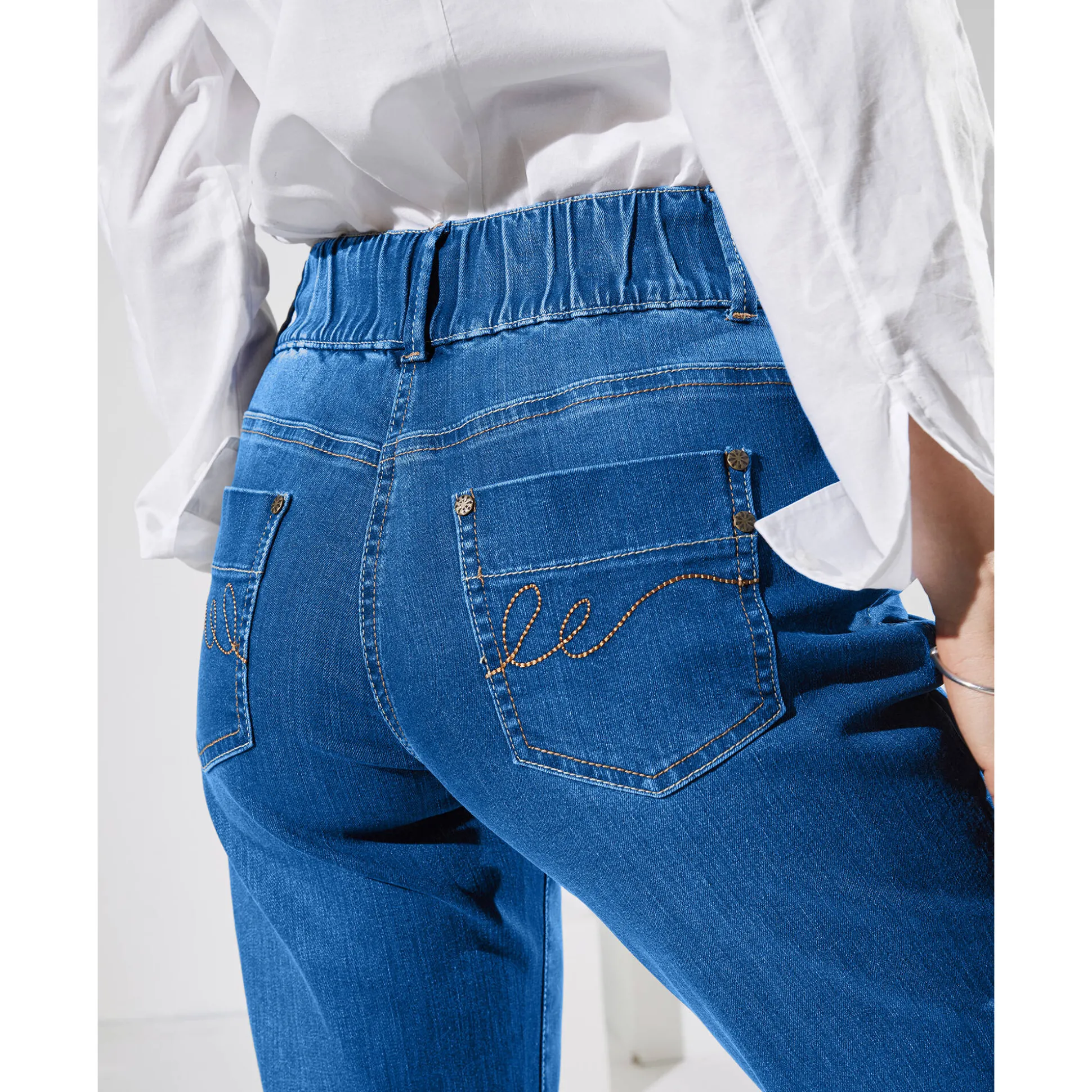 Stretchjeans 'mom' model met elastische taille