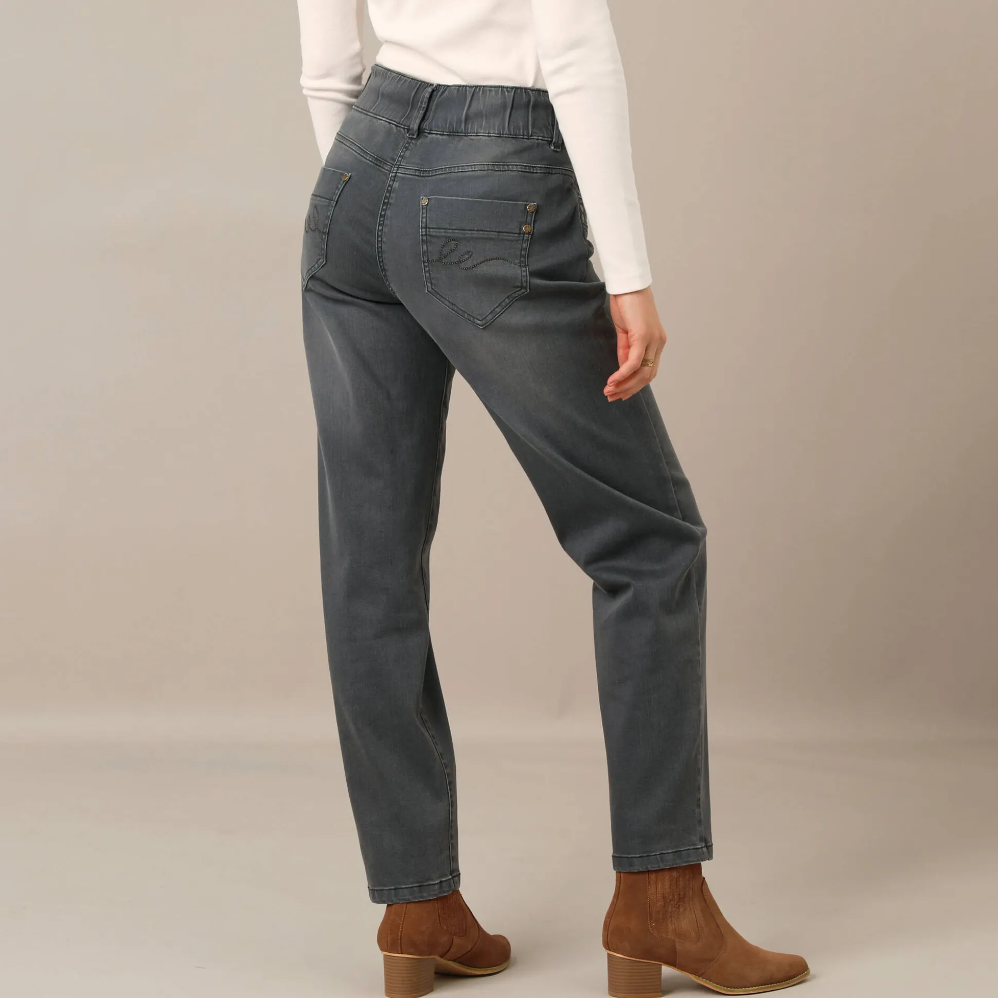 Stretchjeans 'mom' model met elastische taille