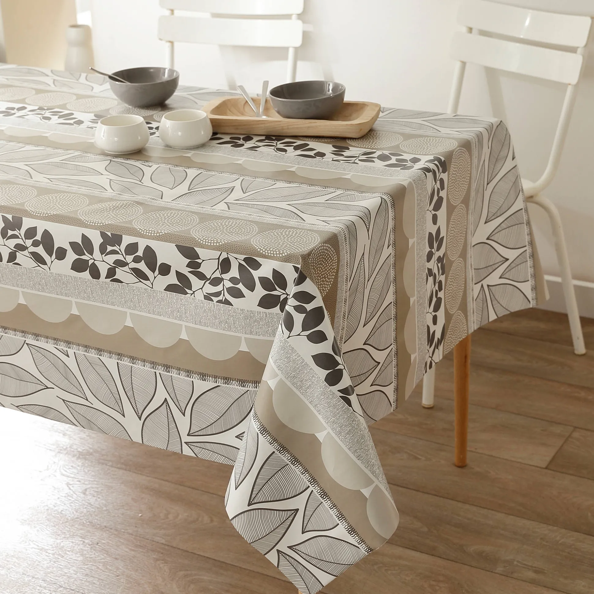 Tafellaken in toile cirée met bladeren- en tafellopereffect