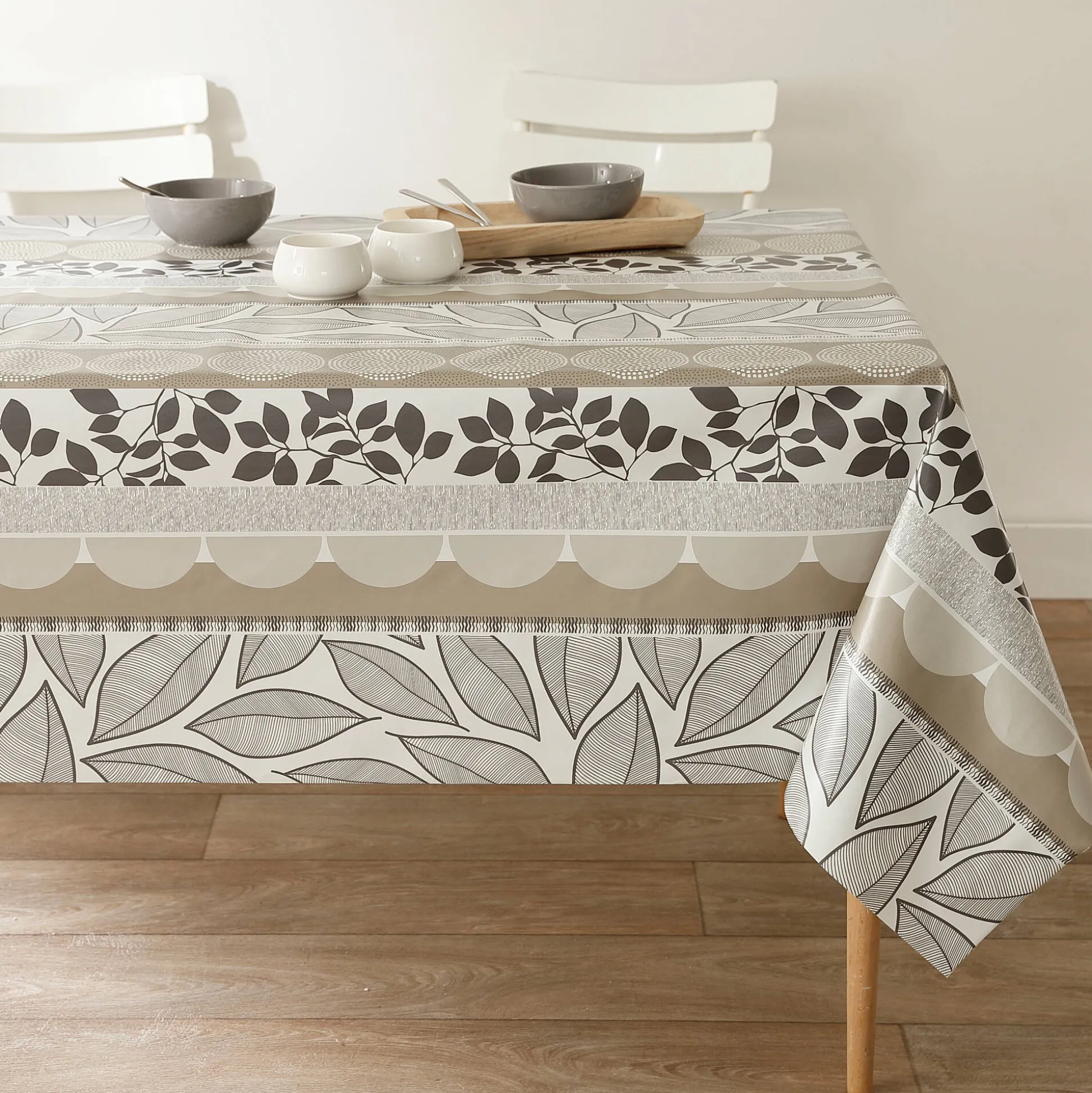 Tafellaken in toile cirée met bladeren- en tafellopereffect