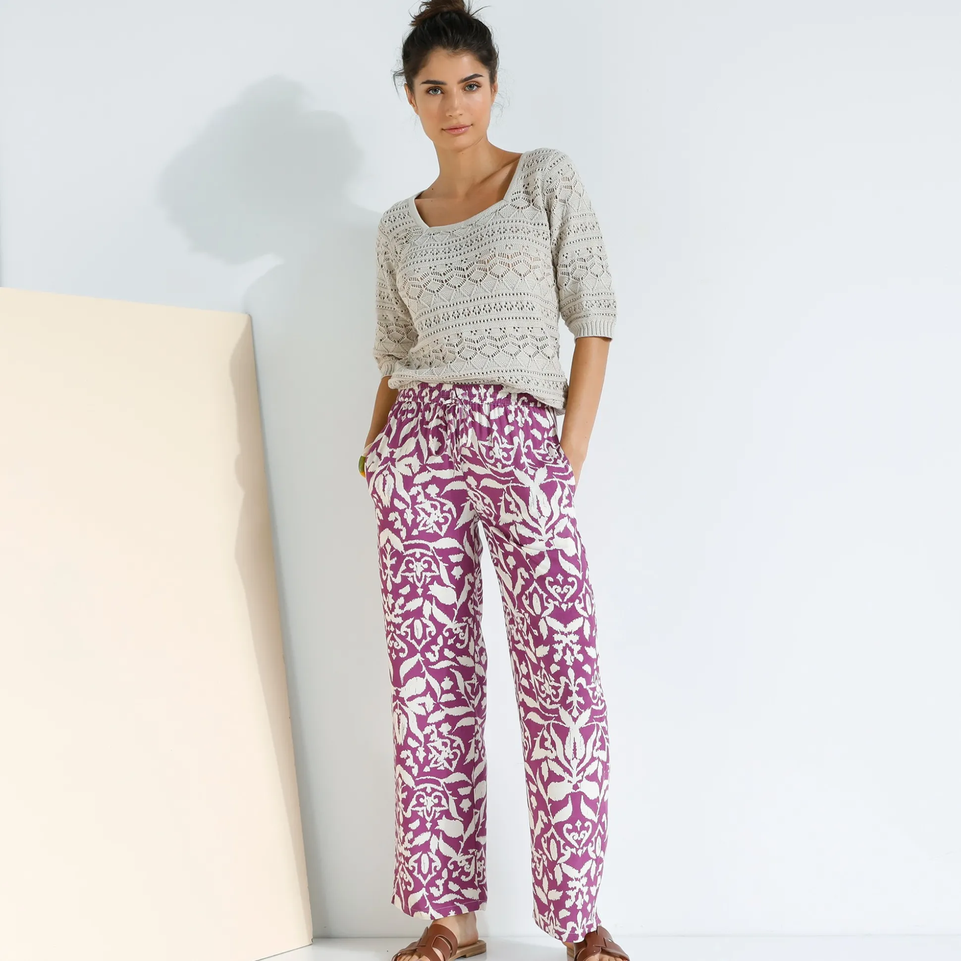 Trui in fantasie ajourtricot, mouwen op ellebooglengte
