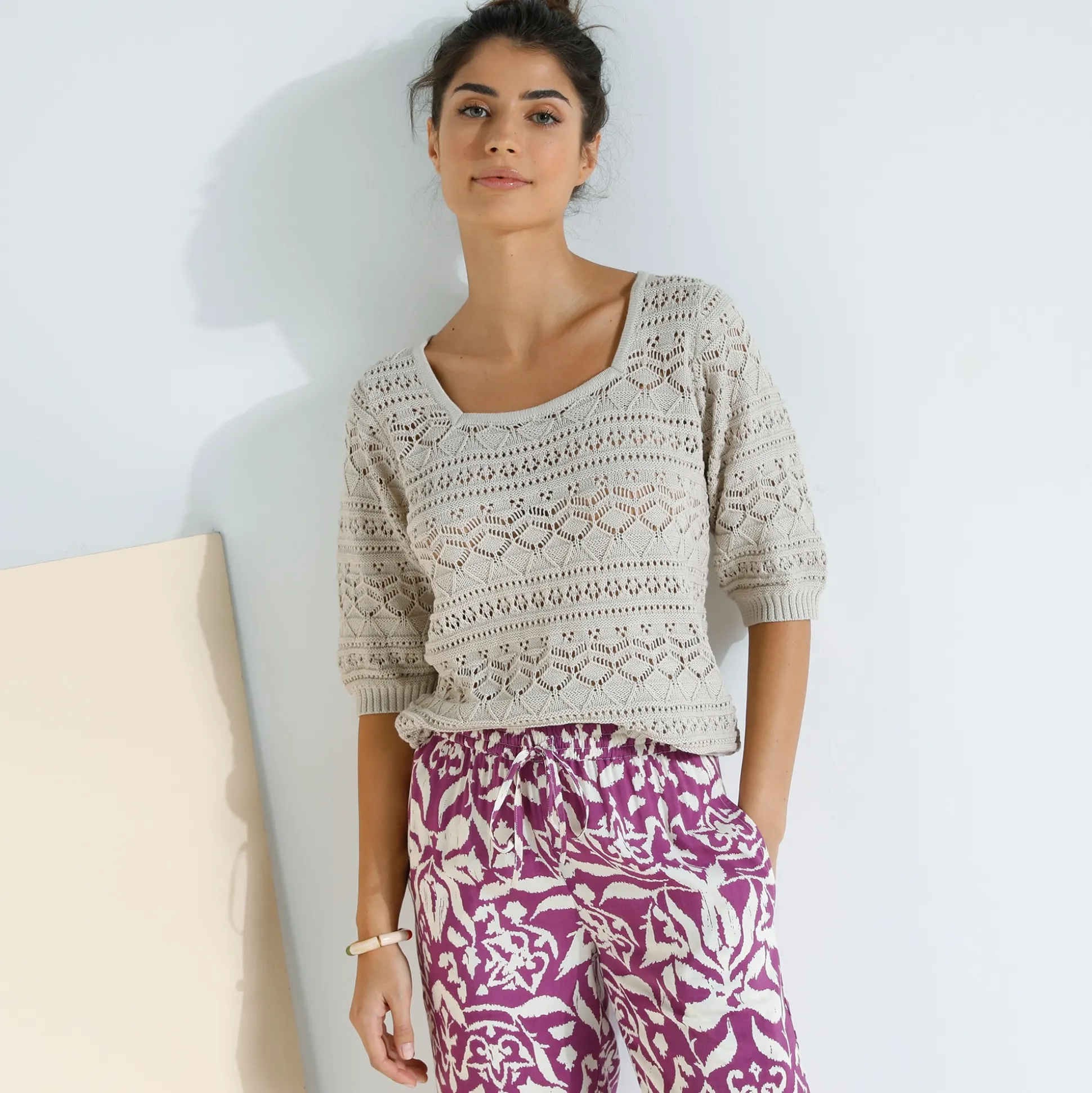 Trui in fantasie ajourtricot, mouwen op ellebooglengte