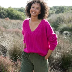 Trui in loose model met V-hals, patenttricot met zachte touch