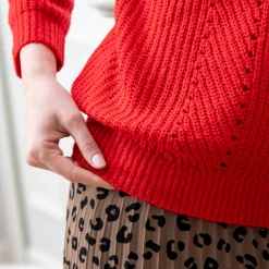 Trui in patenttricot met ronde hals, details met ajour