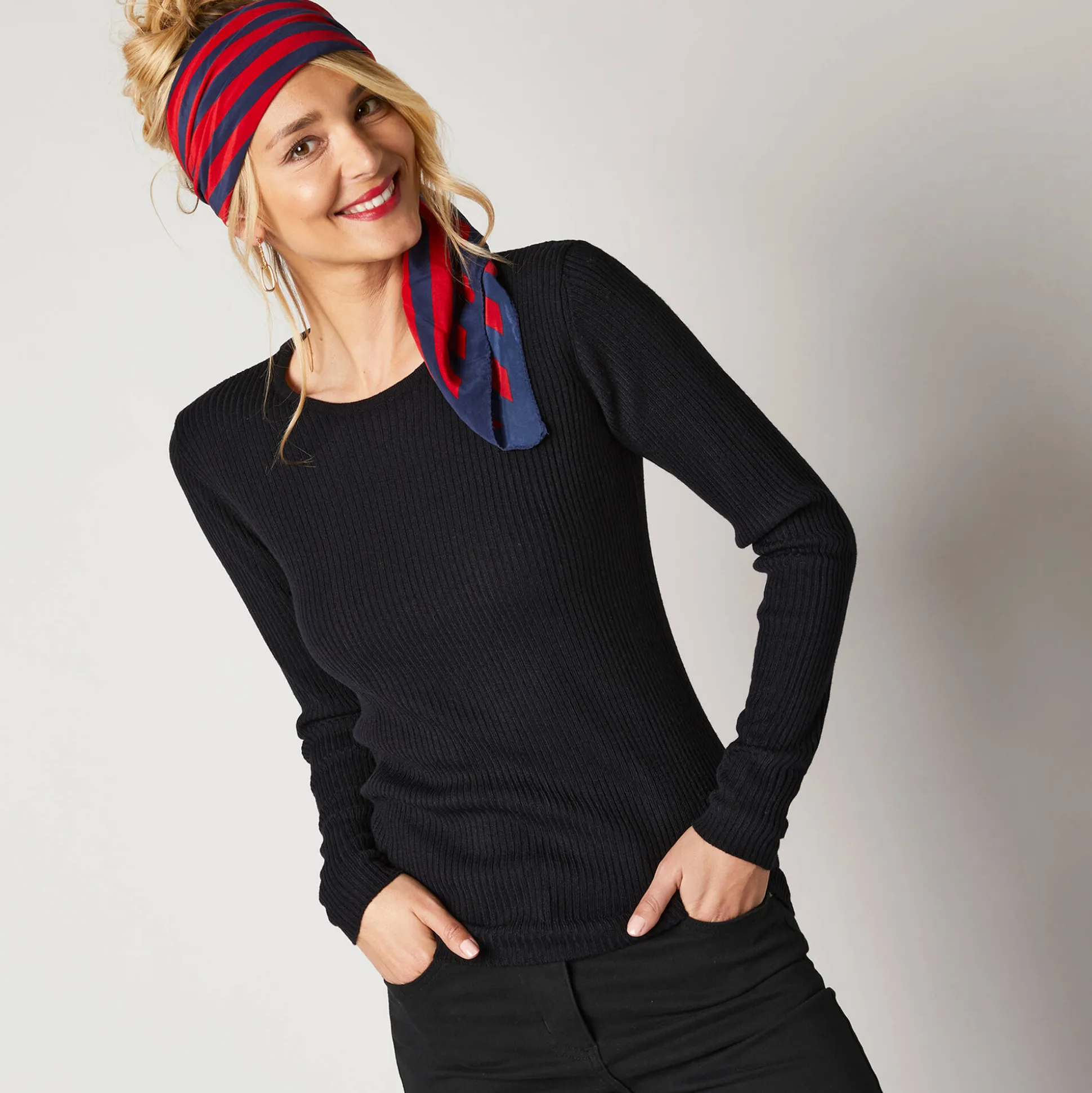 Trui in ribtricot met ronde hals