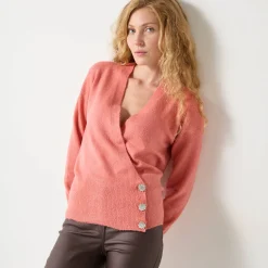 Trui in wikkelstijl met juweelknopen