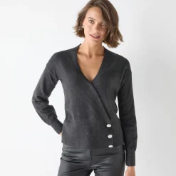 Trui in wikkelstijl met juweelknopen