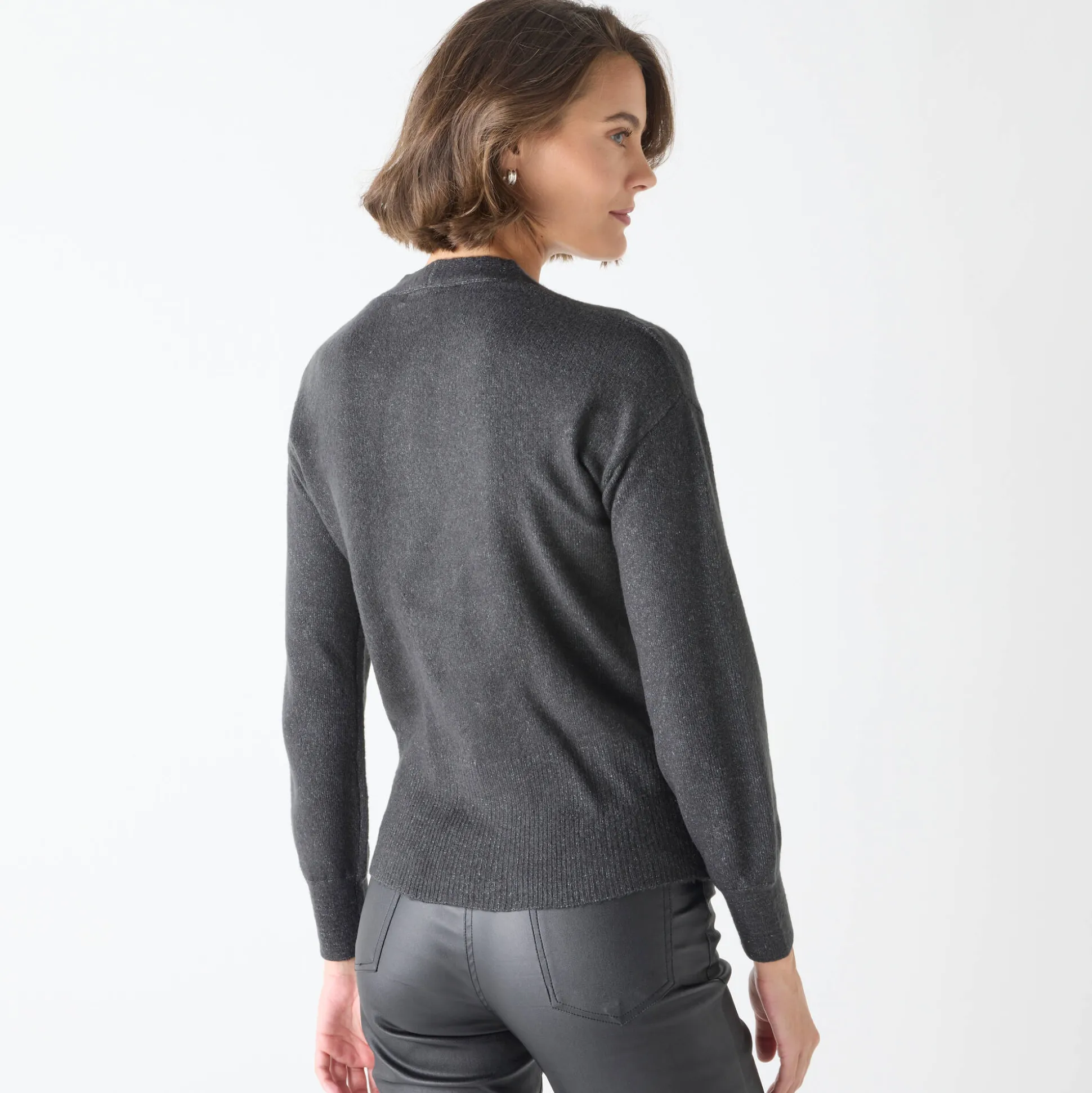 Trui in wikkelstijl met juweelknopen