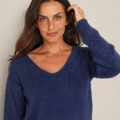 Trui met decolleté aan de achterkant en strikbandjes, harige tricot